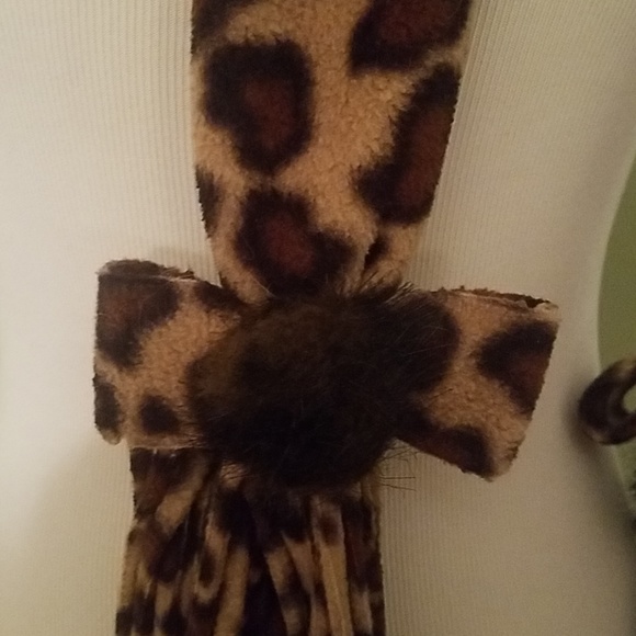 Leopard Pattern Fleece Scarf - Picture 2 of 4